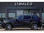 Lynk & Co 01 1.5 | Panoramadak | 360 Graden camera | Elektrische bestuurdersstoel met geheugen | Stoelverwarming | Actieve bochtverlichting | Adaptieve Cruise Control | Stuurassistent | Lane Assist | Navigatie | Elektrische Achterklep | Keyless Entry | Dodehoekassistent