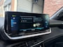 Peugeot e-2008 GT Pack EV 3-FASEN 50kWh 136pk | SCHUIF/KANTELDAK | ALCANTARA | STOELVERW. | ADAPTIVE CRUISE | KEYLESS ENTRY | 180° CAMERA + SENSOREN | DODEHOEKBEW. | CLIMA | 18" LM 'EVISSA' |
