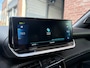 Peugeot e-2008 GT Pack EV 3-FASEN 50kWh 136pk | SCHUIF/KANTELDAK | ALCANTARA | STOELVERW. | ADAPTIVE CRUISE | KEYLESS ENTRY | 180° CAMERA + SENSOREN | DODEHOEKBEW. | CLIMA | 18" LM 'EVISSA' |