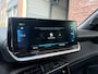 Peugeot e-2008 GT Pack EV 3-FASEN 50kWh 136pk | SCHUIF/KANTELDAK | ALCANTARA | STOELVERW. | ADAPTIVE CRUISE | KEYLESS ENTRY | 180° CAMERA + SENSOREN | DODEHOEKBEW. | CLIMA | 18" LM 'EVISSA' |