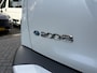 Peugeot e-2008 GT Pack EV 3-FASEN 50kWh 136pk | SCHUIF/KANTELDAK | ALCANTARA | STOELVERW. | ADAPTIVE CRUISE | KEYLESS ENTRY | 180° CAMERA + SENSOREN | DODEHOEKBEW. | CLIMA | 18" LM 'EVISSA' |