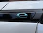 Peugeot e-2008 GT Pack EV 3-FASEN 50kWh 136pk | SCHUIF/KANTELDAK | ALCANTARA | STOELVERW. | ADAPTIVE CRUISE | KEYLESS ENTRY | 180° CAMERA + SENSOREN | DODEHOEKBEW. | CLIMA | 18" LM 'EVISSA' |