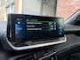 Peugeot e-2008 GT Pack EV 3-FASEN 50kWh 136pk | SCHUIF/KANTELDAK | ALCANTARA | STOELVERW. | ADAPTIVE CRUISE | KEYLESS ENTRY | 180° CAMERA + SENSOREN | DODEHOEKBEW. | CLIMA | 18" LM 'EVISSA' |
