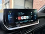 Peugeot e-2008 GT Pack EV 3-FASEN 50kWh 136pk | SCHUIF/KANTELDAK | ALCANTARA | STOELVERW. | ADAPTIVE CRUISE | KEYLESS ENTRY | 180° CAMERA + SENSOREN | DODEHOEKBEW. | CLIMA | 18" LM 'EVISSA' |