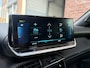 Peugeot e-2008 GT Pack EV 3-FASEN 50kWh 136pk | SCHUIF/KANTELDAK | ALCANTARA | STOELVERW. | ADAPTIVE CRUISE | KEYLESS ENTRY | 180° CAMERA + SENSOREN | DODEHOEKBEW. | CLIMA | 18" LM 'EVISSA' |