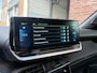 Peugeot e-2008 GT Pack EV 3-FASEN 50kWh 136pk | SCHUIF/KANTELDAK | ALCANTARA | STOELVERW. | ADAPTIVE CRUISE | KEYLESS ENTRY | 180° CAMERA + SENSOREN | DODEHOEKBEW. | CLIMA | 18" LM 'EVISSA' |