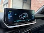 Peugeot e-2008 GT Pack EV 3-FASEN 50kWh 136pk | SCHUIF/KANTELDAK | ALCANTARA | STOELVERW. | ADAPTIVE CRUISE | KEYLESS ENTRY | 180° CAMERA + SENSOREN | DODEHOEKBEW. | CLIMA | 18" LM 'EVISSA' |