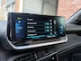 Peugeot e-2008 GT Pack EV 3-FASEN 50kWh 136pk | SCHUIF/KANTELDAK | ALCANTARA | STOELVERW. | ADAPTIVE CRUISE | KEYLESS ENTRY | 180° CAMERA + SENSOREN | DODEHOEKBEW. | CLIMA | 18" LM 'EVISSA' |