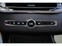 Volvo XC90 T8 Recharge AWD Ultra Dark Exec. Ed. - Luchtvering - Panorama/schuifdak - IntelliSafe Assist & Surround - 360º Camera - Bowers & Wilkins audio - Adaptieve LED koplampen - Verwarmde voorstoelen, stuur & achterbank - Parkeersensoren voor & achter - Elektr. bedienb. voorstoelen met geheugen - Head up display - Draadloze tel. lader - Extra getint glas - 22' LMV