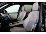 Volvo XC90 T8 Recharge AWD Ultra Dark Exec. Ed. - Luchtvering - Panorama/schuifdak - IntelliSafe Assist & Surround - 360º Camera - Bowers & Wilkins audio - Adaptieve LED koplampen - Verwarmde voorstoelen, stuur & achterbank - Parkeersensoren voor & achter - Elektr. bedienb. voorstoelen met geheugen - Head up display - Draadloze tel. lader - Extra getint glas - 22' LMV