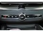 Volvo XC60 T6 Recharge AWD Plus Black Edition - Panorama/schuifdak - IntelliSafe Assist & Surround - 360º Camera - Harman/Kardon audio - Verwarmde voorstoelen, stuur & achterbank - Parkeersensoren voor & achter - Elektr. bedienb. voorstoelen met geheugen - Head up display - Draadloze tel. lader - Extra getint glas - 21' LMV