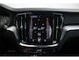 Volvo S60 T5 Intro Edition | Adaptive Cruise Control | BLIS | Parkeersensoren voor + achter | 19'' Lichmetalen velgen | Parkeercamera | Keyles entree | Harman Kardon Premium Audio | Dealeronderhouden | Stoelverwarming