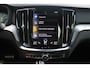 Volvo S60 T5 Intro Edition | Adaptive Cruise Control | BLIS | Parkeersensoren voor + achter | 19'' Lichmetalen velgen | Parkeercamera | Keyles entree | Harman Kardon Premium Audio | Dealeronderhouden | Stoelverwarming