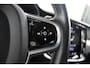 Volvo S60 T5 Intro Edition | Adaptive Cruise Control | BLIS | Parkeersensoren voor + achter | 19'' Lichmetalen velgen | Parkeercamera | Keyles entree | Harman Kardon Premium Audio | Dealeronderhouden | Stoelverwarming
