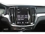 Volvo S60 T5 Intro Edition | Adaptive Cruise Control | BLIS | Parkeersensoren voor + achter | 19'' Lichmetalen velgen | Parkeercamera | Keyles entree | Harman Kardon Premium Audio | Dealeronderhouden | Stoelverwarming