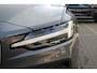 Volvo S60 T5 Intro Edition | Adaptive Cruise Control | BLIS | Parkeersensoren voor + achter | 19'' Lichmetalen velgen | Parkeercamera | Keyles entree | Harman Kardon Premium Audio | Dealeronderhouden | Stoelverwarming