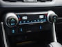Toyota RAV4 2.5 Hybrid Style Bi-Tone | Stuur- en Stoelverwarming | Adaptive Cruise Control | Achteruitrijcamera | Apple CarPlay/ Android Auto | Draadloze Telefoonlader | Pre-Collision System | Elektrische Achterklep | Verwarmde