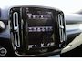 Volvo XC40 1.5 T4 Recharge R-Design | Panoramadak | Adaptieve LED bochtverlichting | Extra getint glas| 20" Lichtmetalen velgen| Parkeer Camera achter| Parkeersensoren voor & achter | Volvo On Call | Stoel- en stuurwielverwarming