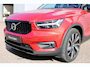 Volvo XC40 1.5 T4 Recharge R-Design | Panoramadak | Adaptieve LED bochtverlichting | Extra getint glas| 20" Lichtmetalen velgen| Parkeer Camera achter| Parkeersensoren voor & achter | Volvo On Call | Stoel- en stuurwielverwarming