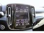 Volvo XC40 1.5 T4 Recharge R-Design | Panoramadak | Adaptieve LED bochtverlichting | Extra getint glas| 20" Lichtmetalen velgen| Parkeer Camera achter| Parkeersensoren voor & achter | Volvo On Call | Stoel- en stuurwielverwarming