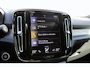 Volvo XC40 1.5 T4 Recharge R-Design | Panoramadak | Adaptieve LED bochtverlichting | Extra getint glas| 20" Lichtmetalen velgen| Parkeer Camera achter| Parkeersensoren voor & achter | Volvo On Call | Stoel- en stuurwielverwarming