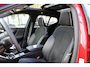 Volvo XC40 1.5 T4 Recharge R-Design | Panoramadak | Adaptieve LED bochtverlichting | Extra getint glas| 20" Lichtmetalen velgen| Parkeer Camera achter| Parkeersensoren voor & achter | Volvo On Call | Stoel- en stuurwielverwarming