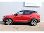 Volvo XC40 1.5 T4 Recharge R-Design | Panoramadak | Adaptieve LED bochtverlichting | Extra getint glas| 20" Lichtmetalen velgen| Parkeer Camera achter| Parkeersensoren voor & achter | Volvo On Call | Stoel- en stuurwielverwarming