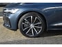 Volvo V60 T8 Plug-in hybrid AWD Plus Dark | Trekhaak | 360 graden camera | Verwarmbare voorstoelen en achterbank | Premium audio by Harman Kardon | Verwarmbaar stuur en voorruit