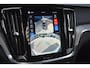 Volvo V60 T8 Plug-in hybrid AWD Plus Dark | Trekhaak | 360 graden camera | Verwarmbare voorstoelen en achterbank | Premium audio by Harman Kardon | Verwarmbaar stuur en voorruit