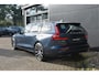 Volvo V60 T8 Plug-in hybrid AWD Plus Dark | Trekhaak | 360 graden camera | Verwarmbare voorstoelen en achterbank | Premium audio by Harman Kardon | Verwarmbaar stuur en voorruit