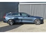 Volvo V60 T8 Plug-in hybrid AWD Plus Dark | Trekhaak | 360 graden camera | Verwarmbare voorstoelen en achterbank | Premium audio by Harman Kardon | Verwarmbaar stuur en voorruit