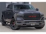 Dodge Ram MARGE + INCL BPM | LIMITED RED LINE 5.7 V8 HEMI | VIRTUAL | HUD | BOM EN BOM VOL | LUCHTVERING | 4X4 | CREWCAB DC | 5 PERSOONS BEDRIJFSAUTO | DUBBELE CABINE | LET OP: MARGE BTW VRIJ EN BPM IS BETAALD !