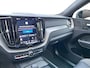 Volvo XC60 2.0 T6 Plug-in hybrid AWD Plus Dark | Trekhaak | Panoramadak | Climate Control |