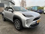 Toyota Yaris Cross HYBRID 115 DYNAMIC STOEL/STUURVERW APPLE/ANDROID KEYLESS 17" LM-VELGEN CLIMA AD-CRUISE CAMERA