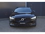 Volvo V60 T8 Plug-in hybrid AWD Plus Dark | Panoramadak | Trekhaak | Premium audio by Harman Kardon | Head-up display | 360 graden camera | Verwarmbare voorstoelen en stuurwiel |