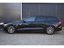Volvo V60 T8 Plug-in hybrid AWD Plus Dark | Panoramadak | Trekhaak | Premium audio by Harman Kardon | Head-up display | 360 graden camera | Verwarmbare voorstoelen en stuurwiel |
