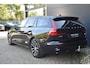 Volvo V60 T8 Plug-in hybrid AWD Plus Dark | Panoramadak | Trekhaak | Premium audio by Harman Kardon | Head-up display | 360 graden camera | Verwarmbare voorstoelen en stuurwiel |