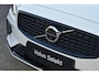 Volvo V60 T8 Plug-in hybrid AWD Plus Dark | Trekhaak | Panoramadak | Verwarmbare voorstoelen, achterbank en stuurwiel | 360 graden camera | Head-up display | Premium audio by Harman Kardon | Adaptieve cruise control | Keyless