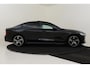 Volvo S60 B4 (M-HYBRID) R-DESIGN -PANO.DAK|HARMAN/KARDON|POWER-SEATS|SPORTSTOELEN|STANDKACHEL|CAMERA|EXT.STYLING|PRIVACY.GLAS|BLACK.BADGE|POLESTAR-UITLAAT|TREKHAAK|19"WINTERBANDEN