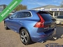 Volvo XC60 2.0 T5 AWD R-Design | Panorama/Trekhaak/Luchtvering/HUD/360 | 1e Eigenaar / Dealer onderhouden