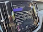 Volvo XC60 2.0 T5 AWD R-Design | Panorama/Trekhaak/Luchtvering/HUD/360 | 1e Eigenaar / Dealer onderhouden