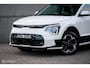 Kia Niro EV Light 64.8 kWh | SOH 96,5 | Camera | Stoel + stuurwarming | LED | Ambiance light | Halfleder | Adaptive | Rijklaarprijs incl garantie |