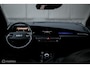 Kia Niro EV Light 64.8 kWh | SOH 96,5 | Camera | Stoel + stuurwarming | LED | Ambiance light | Halfleder | Adaptive | Rijklaarprijs incl garantie |