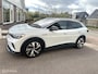 Volkswagen ID.4 First 77 kWh STUUR/STOELVERWARMING WEGDRAAIBARE TREKHAAK CARPLAY SFEERVERLICHTING CAMERA ACCU GARANTIE!!