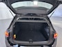 Volkswagen Golf 1.0 eTSI DSG Life Sfeerverlichting Camera Navigatie App-Connect
