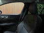 Volvo V60 B4 Plus Dark | Schuifdak | Trekhaak | Adaptieve Cruise Control | Stoelverwarming voor+achter | Stuurwielverwarming | Parkeercamera | Full LED Meesturende koplampen | Pilot Assist | BLIS Dode Hoek Detectie | Elektrische voorstoelen geheugen | Lederen bekleding | Zitting verlenging voorstoelen | 18 Inch | Google Infotainment | Keyless Drive | Parkeersensoren voor+achter | Privacy Glass | Elektrisch bedienbare achterklep | Breedstralers in voorbumper | DAB Radio | Apple Carplay/Android Auto | Volvo On Call met mobiele App functie | Denim Blue Metallic |