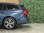 Volvo V60 B4 Plus Dark | Schuifdak | Trekhaak | Adaptieve Cruise Control | Stoelverwarming voor+achter | Stuurwielverwarming | Parkeercamera | Full LED Meesturende koplampen | Pilot Assist | BLIS Dode Hoek Detectie | Elektrische voorstoelen geheugen | Lederen bekleding | Zitting verlenging voorstoelen | 18 Inch | Google Infotainment | Keyless Drive | Parkeersensoren voor+achter | Privacy Glass | Elektrisch bedienbare achterklep | Breedstralers in voorbumper | DAB Radio | Apple Carplay/Android Auto | Volvo On Call met mobiele App functie | Denim Blue Metallic |