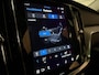 Volvo V60 B4 Plus Dark | Schuifdak | Trekhaak | Adaptieve Cruise Control | Stoelverwarming voor+achter | Stuurwielverwarming | Parkeercamera | Full LED Meesturende koplampen | Pilot Assist | BLIS Dode Hoek Detectie | Elektrische voorstoelen geheugen | Lederen bekleding | Zitting verlenging voorstoelen | 18 Inch | Google Infotainment | Keyless Drive | Parkeersensoren voor+achter | Privacy Glass | Elektrisch bedienbare achterklep | Breedstralers in voorbumper | DAB Radio | Apple Carplay/Android Auto | Volvo On Call met mobiele App functie | Denim Blue Metallic |