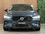 Volvo V60 B4 Plus Dark | Schuifdak | Trekhaak | Adaptieve Cruise Control | Stoelverwarming voor+achter | Stuurwielverwarming | Parkeercamera | Full LED Meesturende koplampen | Pilot Assist | BLIS Dode Hoek Detectie | Elektrische voorstoelen geheugen | Lederen bekleding | Zitting verlenging voorstoelen | 18 Inch | Google Infotainment | Keyless Drive | Parkeersensoren voor+achter | Privacy Glass | Elektrisch bedienbare achterklep | Breedstralers in voorbumper | DAB Radio | Apple Carplay/Android Auto | Volvo On Call met mobiele App functie | Denim Blue Metallic |