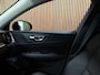 Volvo V60 B4 Plus Dark | Schuifdak | Trekhaak | Adaptieve Cruise Control | Stoelverwarming voor+achter | Stuurwielverwarming | Parkeercamera | Full LED Meesturende koplampen | Pilot Assist | BLIS Dode Hoek Detectie | Elektrische voorstoelen geheugen | Lederen bekleding | Zitting verlenging voorstoelen | 18 Inch | Google Infotainment | Keyless Drive | Parkeersensoren voor+achter | Privacy Glass | Elektrisch bedienbare achterklep | Breedstralers in voorbumper | DAB Radio | Apple Carplay/Android Auto | Volvo On Call met mobiele App functie | Denim Blue Metallic |